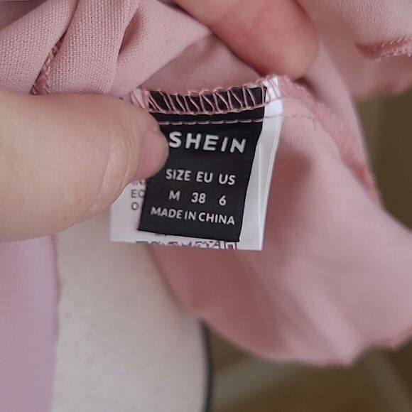 3/$16🎁Pink Peasant Blouse Knotted Bust Front Flowy Waist size M - Picture 9 of 10